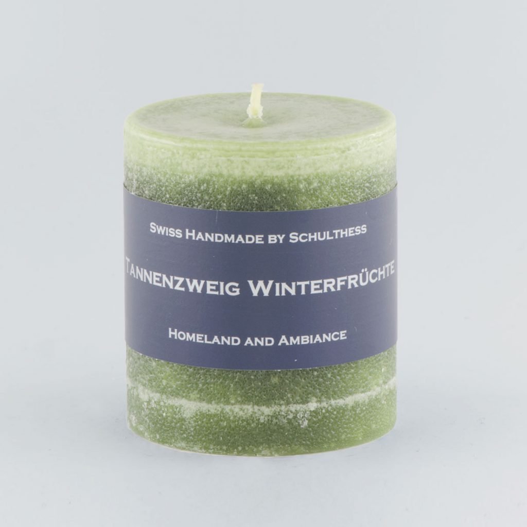 Tannenzweig Winterfrüchte