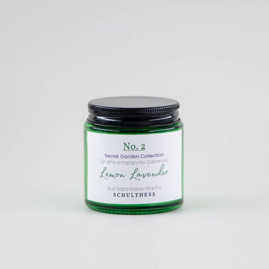 Duftkerze im kleinen Grünglas mit frischem Duft nach Zitrone und Lavendel – handgemacht in der Schweiz, mit synthetischem Duft und Baumwolldocht.